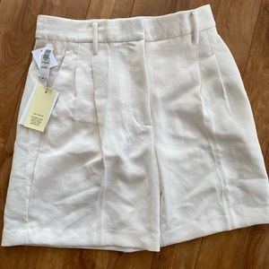 Aritzia Effortless shorts 7”